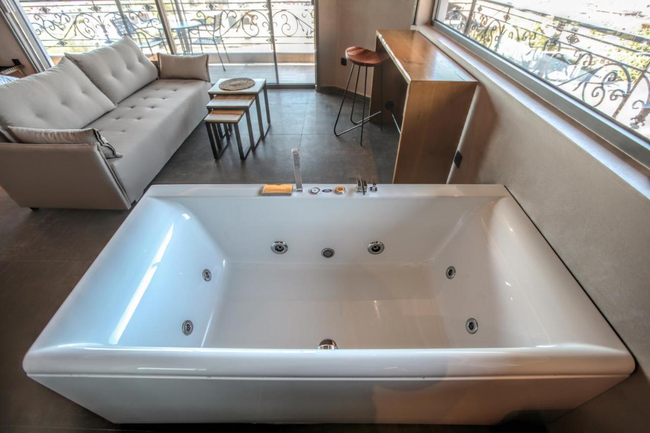 Meteora Heaven And Earth Premium Suites - Adults Friendly 卡兰巴卡 外观 照片